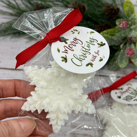 Bridal Shower Winter, Winter Party Decor, Snowflake Soap, Wedding Soap Favors, Snow In Love, Christmas Wedding Favors, Wedding Soap, Onederful Birthday, Winter Party Decorations