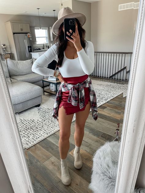 Skirt And Chelsea Boots Outfit, Flannel Around Waist Outfit, Flannel Around Waist, Red Mini Skirt Outfit, Christmas Day Outfits, Waist Outfit, Red Christmas Outfit, Christmas Photos Outfits, Christmas Pictures Outfits