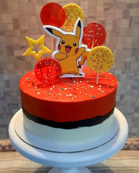 Pokemon Simple Cake, Pokemon Cake Decoration, Pikachu Cake Buttercream, Simple Pikachu Cake, Pickachoo Cake Design, Pokemon Cake Simple, Pokemon Birthday Cake Easy, Pokemon Cake Ideas Diy, Buttercream Pokemon Cake