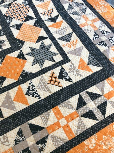 Halloween Quilts Ideas Free Pattern, Seasonal Quilts, Fall Blocks, Halloween Quilt Patterns, Fall Quilt Patterns, Fall Quilt, Moda Bake Shop, Halloween Quilt, Orange Quilt