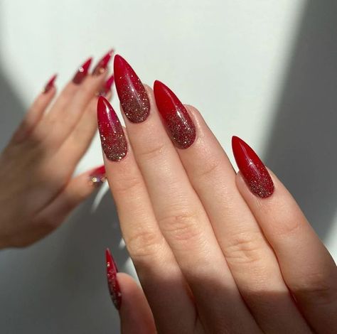 Bridal Nail Art Designs, Red Wedding Nails, Red And Gold Nails, Bridal Nail, Wedding Manicure, Minimal Nails Art, Bridal Nail Art, Maroon Nails, Gold Nail Polish