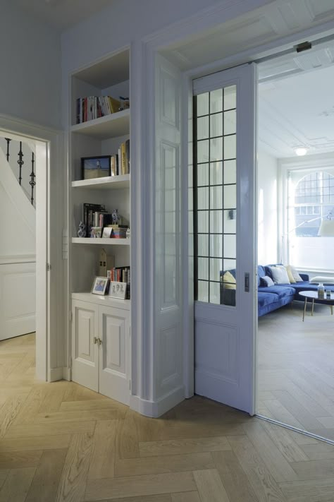 "Mathenesserlaan" is a house with recognised historical value in the center of Rotterdam. The three-floor house is a good example of traditional Dutch residence. There are several original details in the house, such as the black iron banister of the main staircase. We took advantage of the existing traditional wardrobe with sliding doors, connecting the living spaces. We renovated, and also redesigned it to provide a better organised storage space connected to the dining room. Victorian Sliding Doors, Traditional Sliding Door, Paneled Cased Opening, Dividing Doors Living Room, Room Separation Ideas, Closet With Sliding Doors, Iron Banister, Wardrobe With Sliding Doors, Victoria Terrace