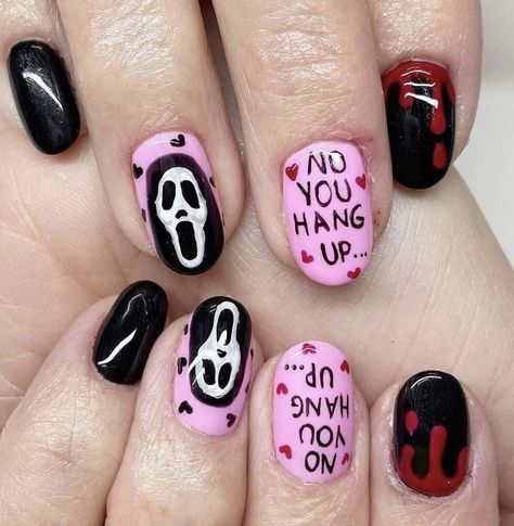 Scream Inspired Nails Short, Valentines Scream Nails, Short Scream Halloween Nails, Ghostface Valentine Nails, Scream Nails Acrylic Short, Scream Valentine Nails, Scream Themed Nails, Scream Nails Short, Scream Inspired Nails