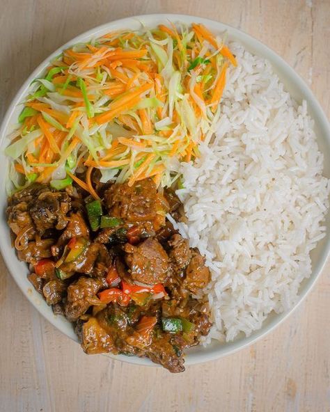 Rice Meat, Chicken Grill, Steak Bbq, Kenyan Food, African Recipes Nigerian Food, Dinner Yummy, Healthy Food Menu, African Cooking, Homemade Lunch