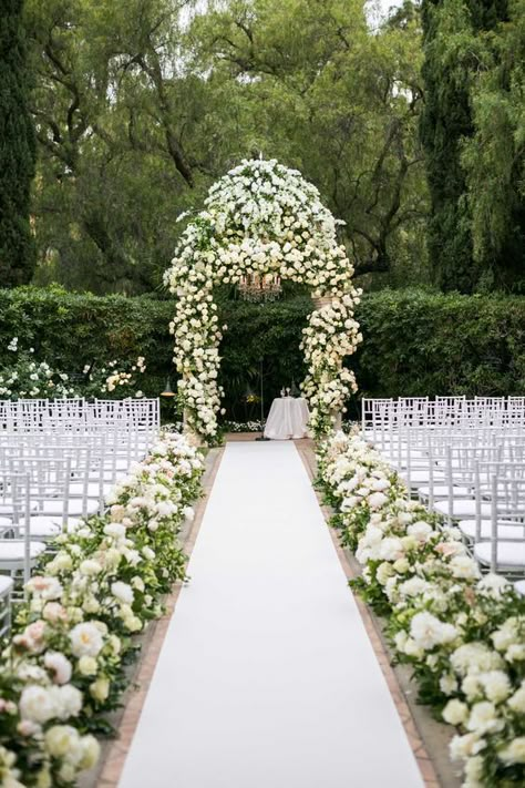 Outdoor Ceremony Aisle, Wedding Aisle Decorations Outdoor, Wedding Altar Decorations, Wedding Walkway, Wedding Aisle Outdoor, Beverly Hills Wedding, Jewish Wedding Ceremony, Wedding Isles, Aisle Runner Wedding