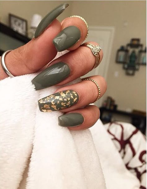 Olive and Gold Olive Nails, Acrylic French, Green Acrylic Nails, Green Nail Designs, Matte Nails Design, Green Nail, Her Nails, Fall Acrylic Nails, Red Lip