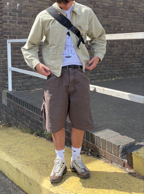 Carhartt Jorts Outfit, Gorpcore Summer Outfit, Summer Gorpcore, Brown Sling Bag, Gorpcore Streetwear, Pic Inspiration, Accessory Inspo, Workwear Shorts, Streetwear Inspo