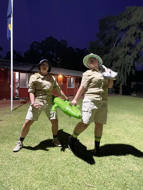 Australia Dress Up Costumes, Aussie Icons Party, Muck Up Day Costumes Funny, Aussie Costume Ideas, Australian Halloween Costumes, Australian Costume Ideas, Swimming Carnival Costume School, Year 12 Muck Up Day Costumes, Australian Icons Costume