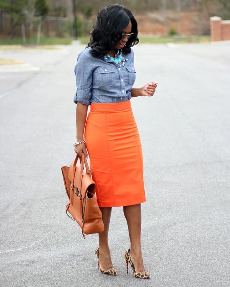 Instagram Orange Skirt Outfit, Comfy Work Outfit, Pencil Skirt Outfits, Orange Skirt, Utila, Fall Outfits For Work, Skirt Outfit, Work Outfits Women, Instagram Foto