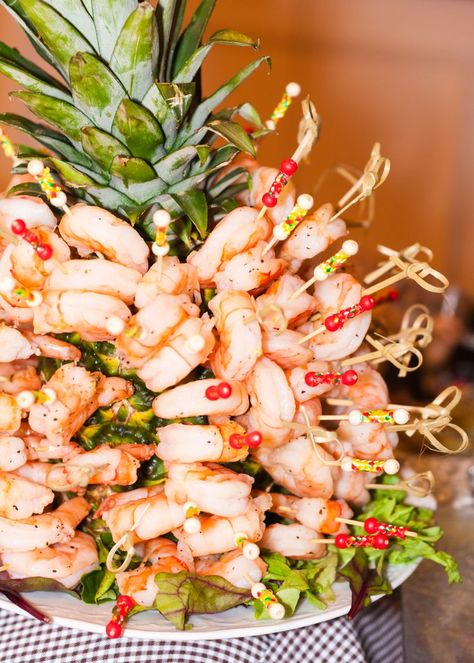 Why The Shrimp Tree Is The Ultimate Holiday Appetizer Shrimp Tree, Pineapple Appetizers, Shrimp Cocktail Appetizers, Seafood Cravings, Peach Bellini Cocktail, Small Shrimp, Shrimp Boil Foil, Pineapple Shrimp, Cocktail Shrimp Recipes