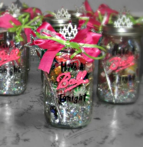 I was recently in a pageant as a "has been" or a returning contestant. So our group decided to make a little something for the girls. This idea was so cheap and cute at the same time :) Softball Banquet, Pageant Prep, Banquet Ideas, Queen Gifts, Royal Party, Gift Bow, Cheer Gifts, Dance Gifts, Good Luck Gifts