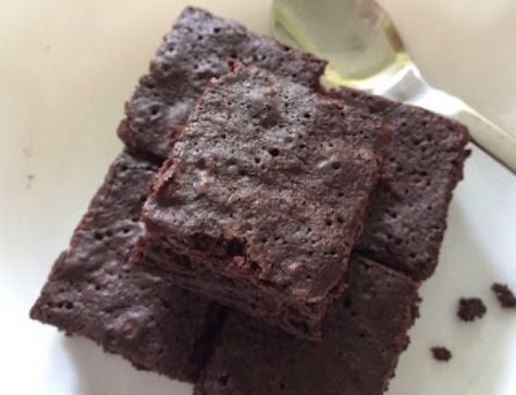 Milo Brownies Recipe - Baking Made Simple by Bakeomaniac Fudgy Brownies Recipe, Fudgy Brownie Recipe, Fudgy Brownie, Chewy Brownies, Escape From Reality, Delicious Brownies, Brownies Recipe, Fudgy Brownies, Chocolate Sauce