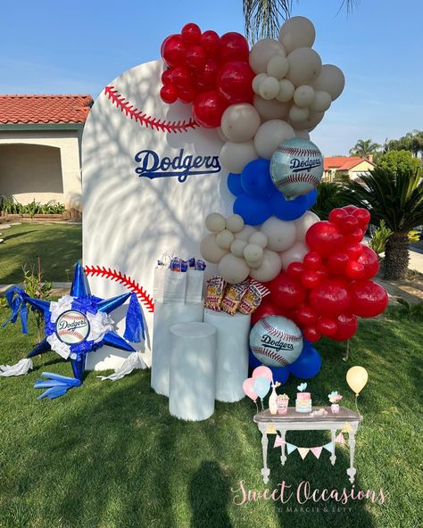 #dodgers #balloons #backdrop #party #sports #baseball #birthdayparty Baseball Decorations Party Ideas, Baseball Backdrop Ideas, Baseball Balloons, Baseball Decorations Party, Baseball Balloon Garland, Baseball Party Backdrop, Padres Baseball Party, Baseball Backdrop, Dodgers Theme Birthday Party