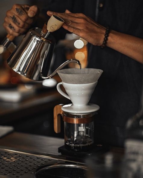 Brew Bar, Hario V60, Coffee Shop Photography, Coffee Board, Cafe Concept, Coffee Shot, Coffee Shop Aesthetic, Make Coffee, Coffee Photos