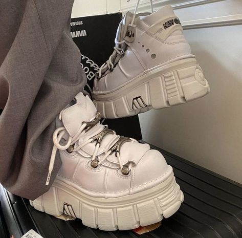 You can find these shoes on shein or yesstyle <33 Punk Shoes, Dr Shoes, Haikou, Funky Shoes, Chunky Shoes, New Rock, Moto Style, Aesthetic Shoes, Swag Shoes