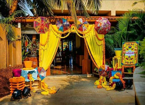 Haldi Entry Gate Decor, Haldi Selfie Booth, Sangeet Entry Gate, Haldi Entrance, Rajasthani Theme, Mehndi Event, Selfie Booth, Haldi Decoration Ideas, Haldi Ceremony Decorations