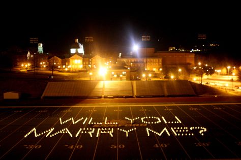 football proposal Football Proposal, Cute Proposal Ideas, Dream Proposal, Book Vibes, One Fine Day, Engagement Ideas, Proposal Ideas, Couple Posing, Future Wedding