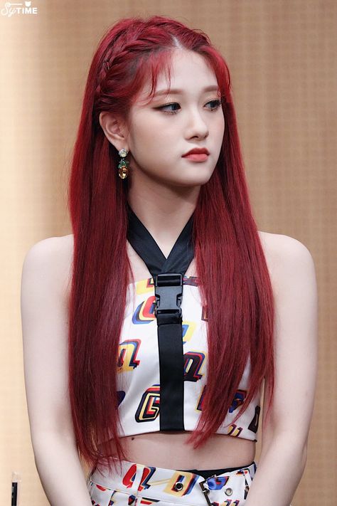 Kpop Red Hair, Kpop Hairstyles Girl, Red Hair Kpop, Kpop Hair Color, Red Hair Inspo, Kpop Hair, Red Brown Hair, Pretty Hair Color, Girl Haircuts