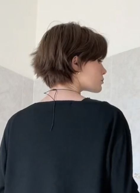 Fringe Layered Bob, Cool Haircuts For Women Short, Pixel Haircut For Women, Shaggy Short Hair With Undercut, Short Layered Womens Hair, Super Short Layered Bob, Short Hair Inspo Aesthetic Round Face, Bob Short Back, Chin Length Choppy Hair