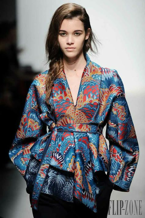 Haute Couture Style, Mode Kimono, Batik Fashion, Batik Dress, Mode Inspo, Vogue Paris, Mode Inspiration, Kimono Fashion, Moda Fashion