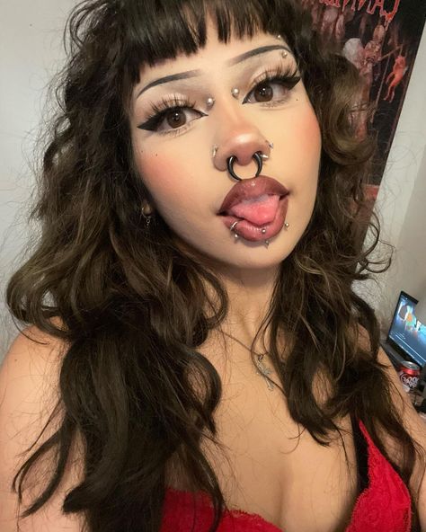 r on Instagram: “Boo” Dark Makeup Looks, Punk Makeup, Alt Makeup, Face Piercings, Pretty Makeup Looks, Swag Makeup, Alternative Makeup, Cool Makeup Looks, Cute Piercings