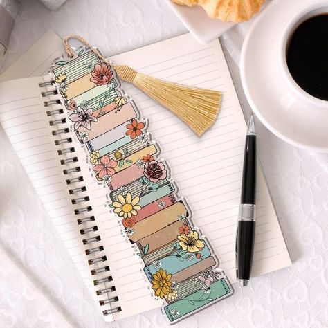 Bookmarker Ideas, Cool Bookmarks, Handmade Bookmarks Diy, Vintage Bookmarks, Penanda Buku, Creative Bookmarks, Bookmark Craft, Gift For Book Lover, Bookclub Gifts