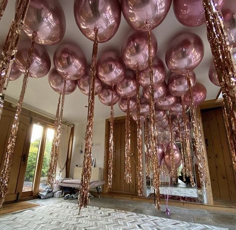 Orbz Balloons Ceiling, Pink Gold 30th Birthday, Balloons Ceiling Decorations, Pink Ceiling Balloons, Ceiling Balloons, Balloons On Ceiling, Pink Birthday Theme Decor, Balloon Ceiling Decorations, Gold Balloons Decorations