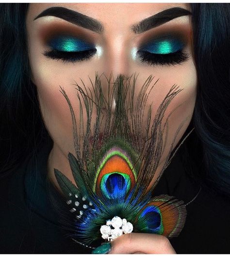 Peacock Eye Makeup, Peacock Makeup, Dramatic Eye Makeup, Eye Makeup Ideas, Makeup Samples, Silicone Makeup, Makeup For Blondes, Dramatic Eyes, Makijaż Smokey Eye