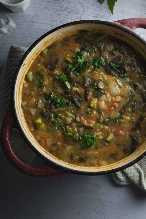 Buttery, spicy and tinged with a taste of the sea, this Creole-style vegetable étouffée is a vegan trip down the bayou complete with a good kick of Essence. Plant Protein Recipes, Etouffee Recipe, High Protein Dinner, The Bayou, Vegan Foodie, Vegan Soup, Easy Soups, Easy Soup Recipes, How To Cook Quinoa