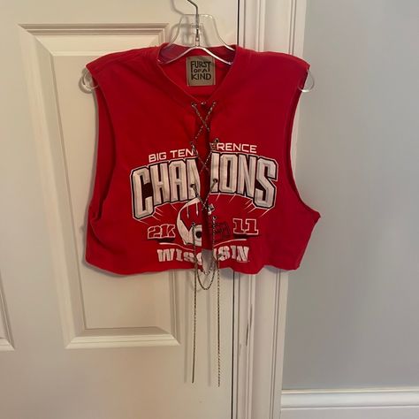 Perfect For Game Days And Tailgates! Never Worn. Diy Cut Shirts, Tailgate Outfit, Women Diy, Gameday Outfit, Diy Shirt, Cut Shirts, Game Day, Diy Clothes, Fashion Inspo Outfits