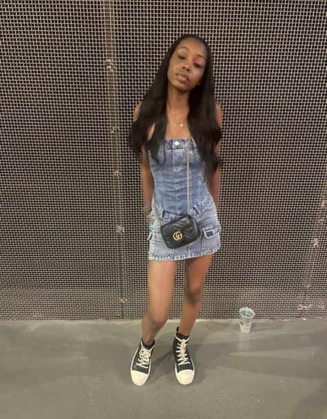 Denim Dress Birthday Outfit, Jean Dress Outfit Black Women, Denim Dress Outfit Black Women, Denim Mini Dress Outfit, Bday Dinner Outfit, Denim Birthday Outfit, Fashion School Outfits, Denim Dress Outfit, Fly Outfit