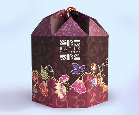 Tan Shang Jie - Batik Boutique Batik Accessories Packaging Design - World Brand Design Society  /  Batik Boutique origami packaging is a set of limited edition unique accessories design that target mainly enthusiast collector to show that malay batik culture design can be appreciated as an art. Floral Box Packaging Design, Crazy Packaging Design, Batik Packaging Design, Heritage Packaging Design, Batik Packaging, Patterned Packaging, Raya Packaging, Origami Packaging, Malay Culture