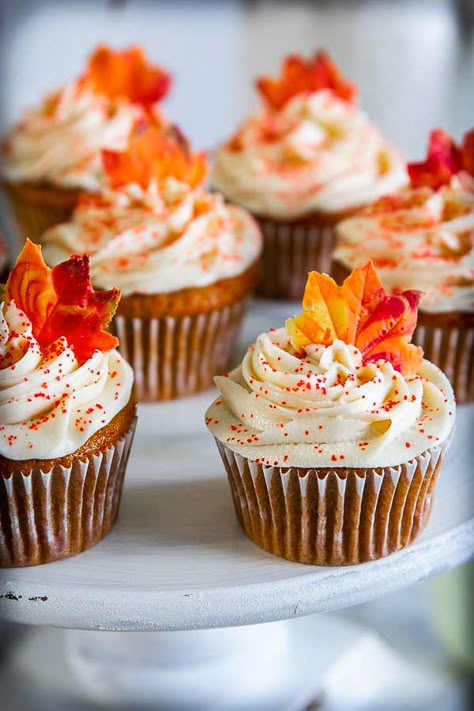 Pumpkin Spice Cupcakes presented on a white platter with cucpake liners on cupcakes and swirls of cream cheese frosting on top that have been sprinkled with autumn colored sprinkles and topped with the candy leaf Fall Cupcakes Recipes, Cupcake Cake Ideas, Thanksgiving Cupcakes, Fall Cupcakes, Thanksgiving Cakes, Pumpkin Spice Muffins, Cake Mini, Spice Cupcakes, Fall Cakes