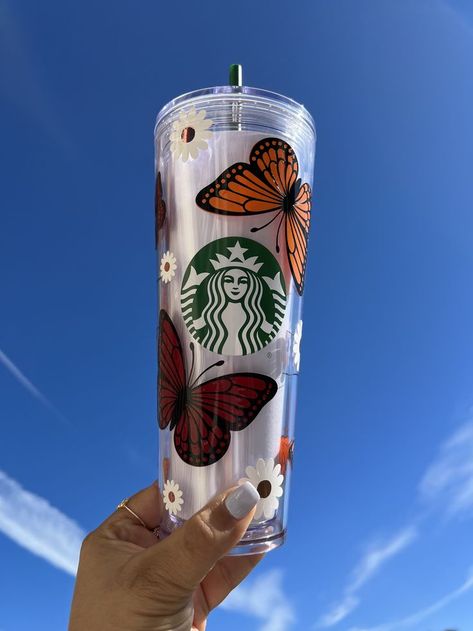 Starbucks Flowers and Butterflies Tumbler Butterflies And Daisies, Starbucks Becher, Richmond Texas, Black Tumbler, Ceramic Subway Tile, Pretty Images, Personalized Cups, Pink Parties, Green Glitter