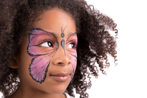 15 Creative Face Paint Ideas for Kids That You Can Recreate Face Paint Butterfly, Crayon Ideas, Paint Butterfly, Halloween Makeup For Kids, Face Paint Ideas, Hypoallergenic Makeup, Friends Cake, Kids Face Paint, Caricature Artist