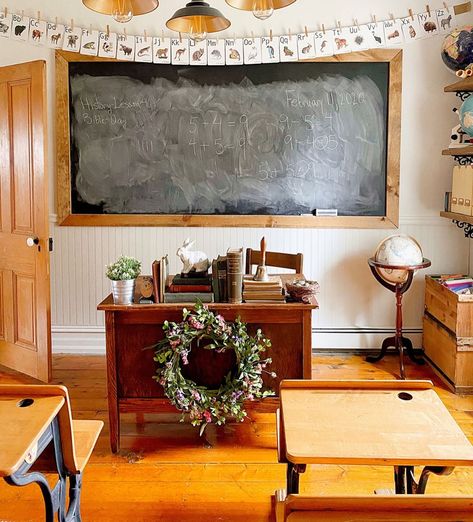 Learning Room, Homeschool Room Design, Cozy White Cottage, Schoolhouse Style, Classical Homeschool, Colorful Room, Kids Desks, House Redo, Stone Farmhouse