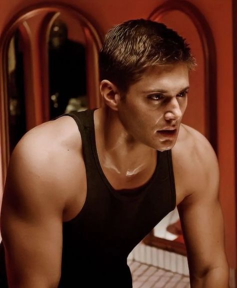 Jensen Ackles Check more at https://blogdoarmindo.com.br/jensen-ackles-2/ Tom Hanniger, Dean Winchester Shirtless, Jesen Ackles, Jensen Ackles Supernatural, Supernatural Jensen, Supernatural Dean Winchester, Winchester Supernatural, Jared And Jensen, Supernatural Dean