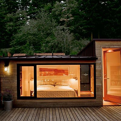 Not super into modern homes, but this master bedroom is amazing.  Its on the very top floor of the house and opens onto a rooftop deck. Patio Chico, Portland House, Rooftop Terrace Design, Rooftop Design, Casa Container, Rooftop Deck, Patio Roof, Terrace Design, Stock Quotes