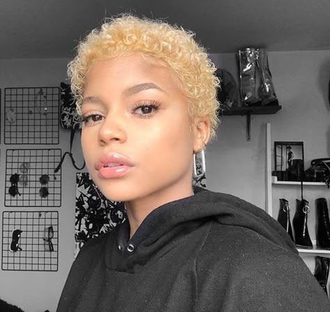 ‼️ FOLLOW @swaybreezy FOR MORE ❤️🧸 Blonde Short Afro, Blonde Hair Cuts, Big Chop Inspiration, Big Chop Styles, Blonde Twa, Big Chop Hairstyles, Finger Waves Short Hair, Hair Twists, Short Shaved Hairstyles