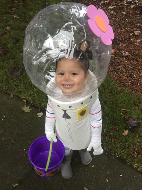 Sandy Cheeks Spongebob Halloween Costume DIY Sandy Spongebob Costume, Sandy Spongebob, Spongebob Costume, Diy Fantasia, Spongebob Birthday Party, Sandy Cheeks, Spongebob Birthday, Image Chat, Toddler Halloween Costumes