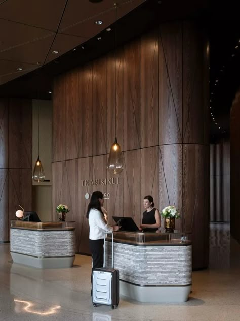 Te Arikinui Pullman Hotel | Warren and Mahoney Modern Hotel Lobby Design Luxury, Hotel Reception Design, Hotel Lobby Bar, Hotel Lobby Reception, Elevator Lobby Design, Modern Hotel Lobby, Front Desk Design, Reception Hotel, Small Hotel Room