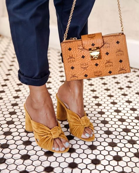 MARIGOLD MULES Easy Style, Carrie Bradshaw, Crazy Shoes, Shoe Obsession, Shoe Lover, Cute Shoes, Me Too Shoes, Women's Shoes, Fashion Shoes