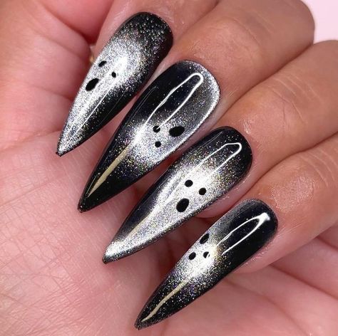 Cat Eye Polish Halloween Nails, Halloween Cateye Nails Ideas, Spooky Cat Eye Nails, Cat Eye Ghost Nails, Halloween Cateye Nails, Cat Eye Nails Halloween, Halloween Cat Eye Nails, Cat Eye Halloween Nails, Spooky Nails Halloween