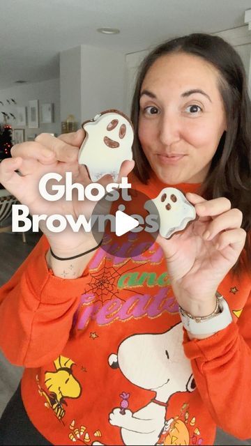 Jacqui Saldaña Simple Recipes on Instagram: "Ghost Brownies 👻 These have to be the cutest little brownies I’ve ever made! Save this post or send it to someone who you want to bake these with. They’re perfect for spooky season! 

Ghost Brownies!! 
Preheat the oven to 350 degrees. Spray the silicone baking molds with cooking spray. 
In a large bowl whisk together 1 cup of melted butter, 1 cup each brown + white sugar, 4 eggs and 2 tsp vanilla extract. Whisk until everything is smooth. 
Next add in 1 cup each sifted flour + sifted cocoa powder, 1 tsp salt and 1 tsp instant espresso. Use a spatula to fold in the dry ingredients until a batter forms. Fold in 1 cup of chocolate chips and then spoon the batter into the silicone baking mold. 
Bake at 350 degrees for about 12-15 minutes or until a Silicone Cake Mold Recipes, Brownie Ghosts, Ghost Brownies, Silicone Molds Recipes, Ghost Mold, Instant Espresso, Pumpkin Mold, How To Make Brownies, Halloween Mold