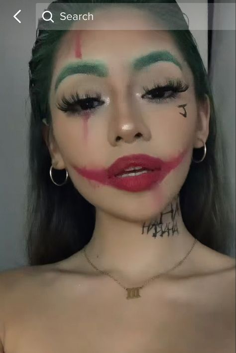 Halloween Makeup Looks Cute, Chucky Makeup Female, Joker Girl, Chucky Makeup, Funky Makeup, Joker Halloween, Classy Halloween Costumes, Cute Halloween Makeup, Makeup Drawing