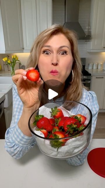 Jennifer Valentyne on Instagram: "How do you wash your berries?🍓 If you want your strawberries clean and ready to go then wash them like this, make sure they are completely dry, add paper towels to your container and store them in the fridge. Now you don’t actually need the baking soda just the vinegar but why not! Love the way it fizzes and it’s added protection! Of course storing them in a mason jar unwashed until you’re ready to eat is always best! Wash them as you go to avoid extra moisture. Enjoy 🍓🍓🍓 #berryseason #strawberries #howto" Washing Strawberries In Baking Soda, Wash Strawberries In Vinegar, Clean And Store Strawberries, Washing Strawberries In Vinegar, Wash Strawberries, How To Store Strawberries In The Fridge, How To Wash Strawberries, How To Store Strawberries, Fruit Sorbet