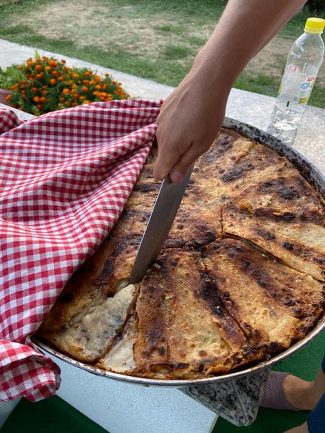 Fli is a traditional Albanian dish Albanian Traditional Food, Kosovo Food, Albanian Dishes, Albania Instagram, Albania Food, Albania Culture, Summer In Albania, Albanian Aesthetic, Albanian Cuisine