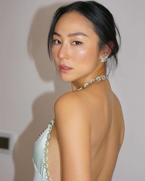 Greta’s glam truly never disappoints ✨ 📷 #GretaLee via @naokoscintu Greta Lee, Alia Shawkat, Up Hairdos, Sarah Hyland, Holly Willoughby, Naomi Watts, Beauty Secrets, Style Icons, Pretty People