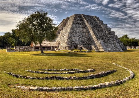 Ruins of the mayan city of Mayapan, in Yucatan Peninsula, Mexico Mexico Tourism, Aztec Ruins, Mayan Cities, Forest Adventure, Yucatan Mexico, America Latina, Yucatan Peninsula, Tikal, Mayan Ruins