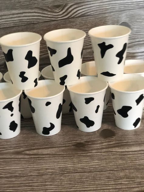 These cute cow cups are perfect for Toy Story Birthday partys or Farm Birthdays. Set comes with 12 cups. Diy Cow Birthday Decorations, Farm Animal Birthday Party Decorations, Animals Birthday Party Decorations, Farmyard Birthday Party, Cow Cups, Cow Themed Party, Farm Birthday Decor, Farm Birthday Party Decorations, Cow Party Decorations